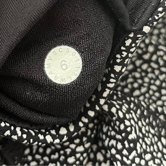 {Lululemon} Invigorate 7/8 Tight Legging in Chakra Print Alpine White Black - Picture 10 of 10